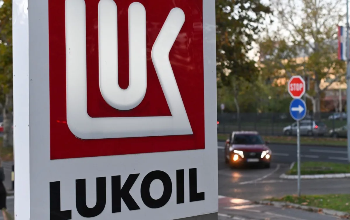 США продовжили дозвіл на операції з закордонними АЗС Лукойлу