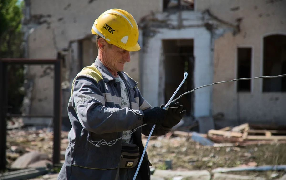 Російські атаки на ДТЕК: як повернути світло в домашніх умовах