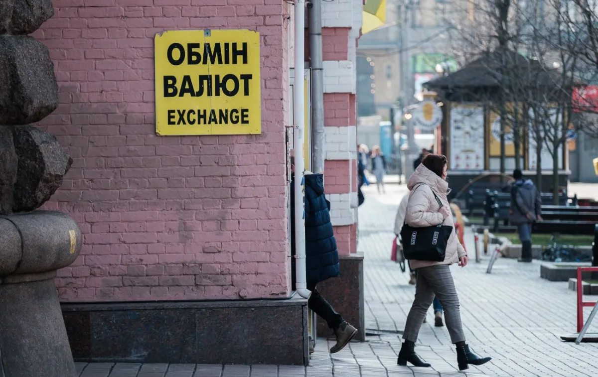 Курси валют у банках і обмінниках 2026: скільки коштують долар і євро